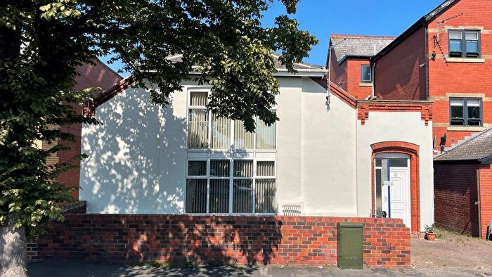 3 Bedroom End Of Terrace House For Sale In Tennyson Avenue, Bridlington, YO15