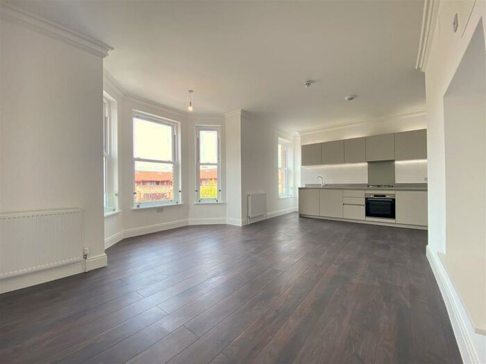 2 Bedroom Flat To Rent In Flat, Tynemouth House, N15