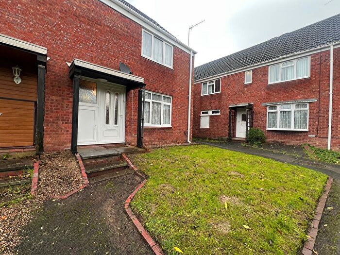 2 Bedroom Property To Rent In Heronfield Close, Redditch, B98