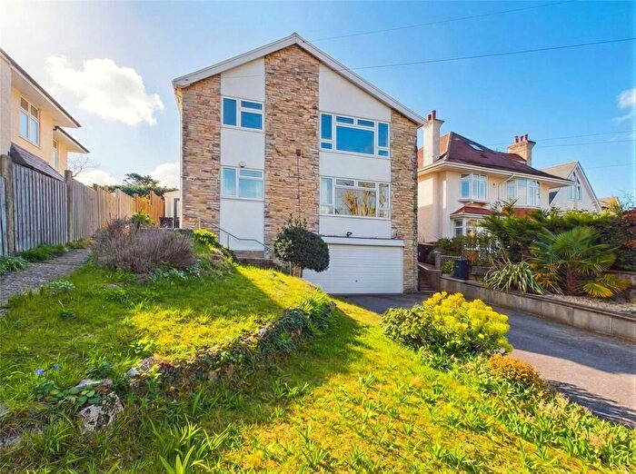 3 Bedroom Apartment For Sale In Montague Road, Bournemouth, Dorset, BH5