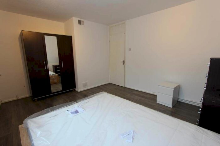 2 Bedroom Flat To Rent In Crescent Road, London, N22