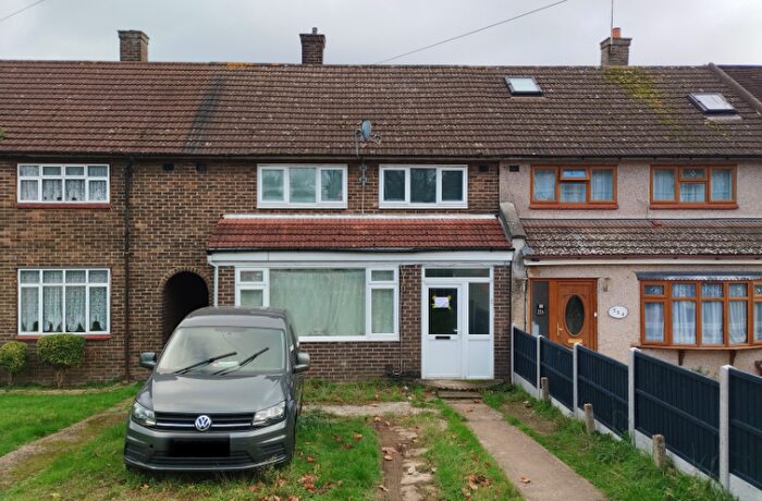 3 Bedroom Terraced House For Sale In Straight Road, Romford, RM3