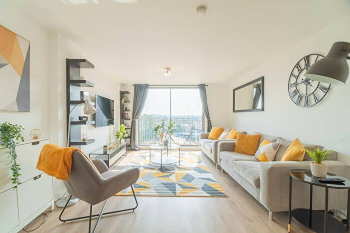 2 Bedroom Flat To Rent In Clyde Street, Glasgow, G1