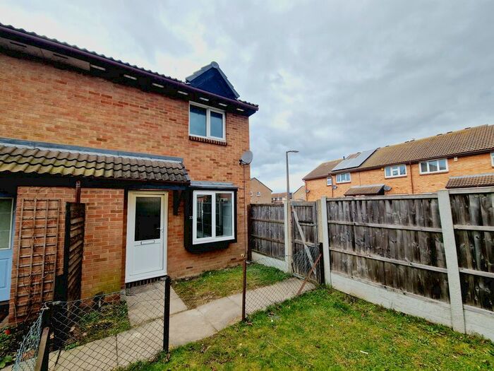 1 Bedroom Semi-Detached House To Rent In Camellia Close, Romford, RM3
