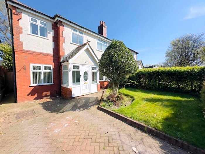 4 Bedroom Semi-Detached House To Rent In Greenmount Lane, Heaton, Bolton, BL1