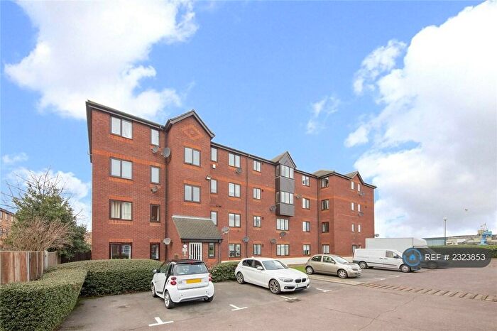 1 Bedroom Flat To Rent In Redding House, London, SE18