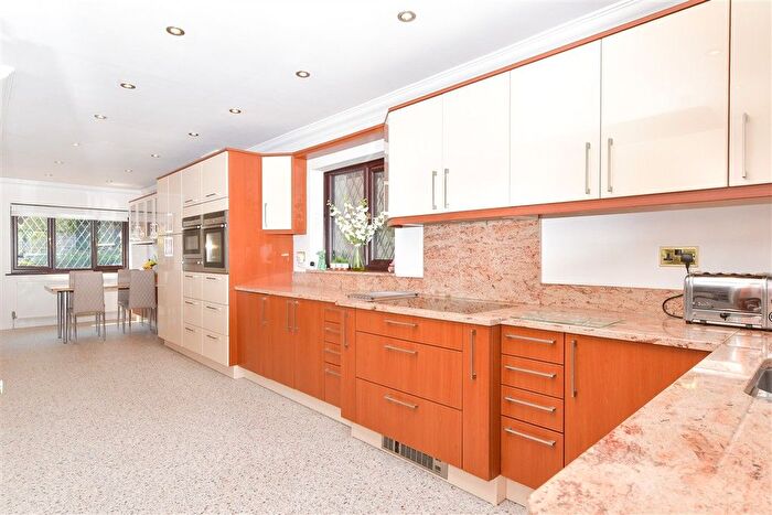 4 Bedroom Detached House For Sale In London Road, Farningham, Kent, DA4