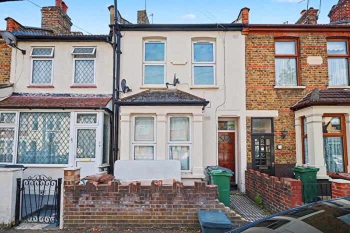 1 Bedroom Flat For Sale In First Floor Flat, Thorpe Road, Walthamstow, London, E17