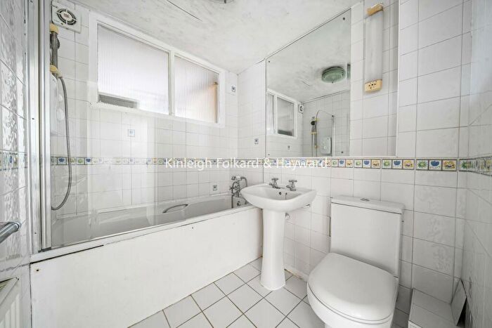 2 Bedroom Flat For Sale In Fortis Green, Muswell Hill, N2