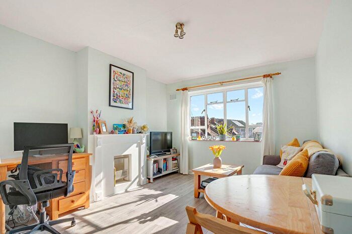 1 Bedroom Flat For Sale In Boundaries Road, Balham, SW12