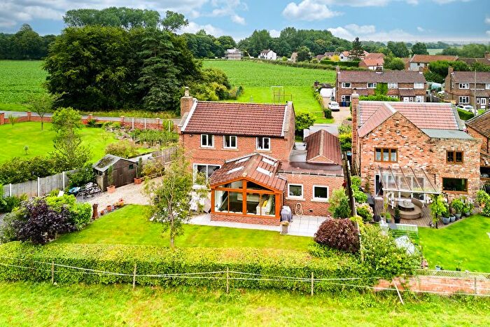 3 Bedroom Equestrian Property For Sale In Victoria House, Roe Lane, Birkin, WF11