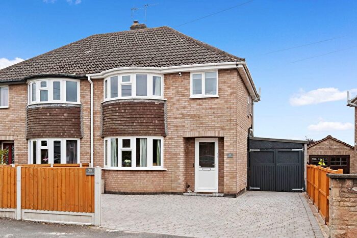 3 Bedroom Semi-Detached House For Sale In Arden Road, Worcester., WR5