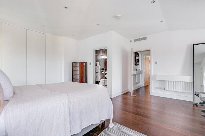 2 Bedroom Flat To Rent In Brasenose Drive, Barnes, SW13