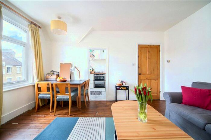 1 Bedroom Flat To Rent In Warbeck Road, Shepherds Bush, London, W12