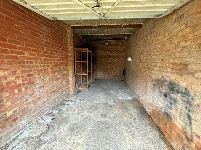 Garage / Parking To Rent In Glenthorne Road, London, N11