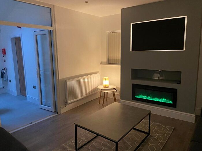 6 Bedroom House To Rent In Oxney Road Droylsden, Manchester, M12