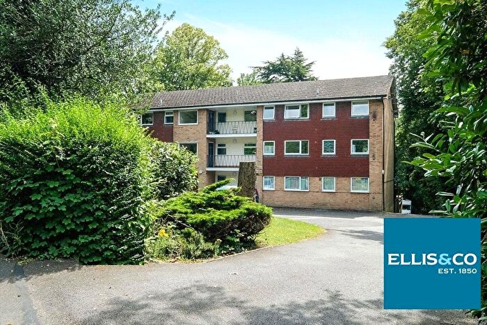 2 Bedroom Flat To Rent In Brentor Court, Sandhurst Road, Tunbridge Wells, Kent, TN2