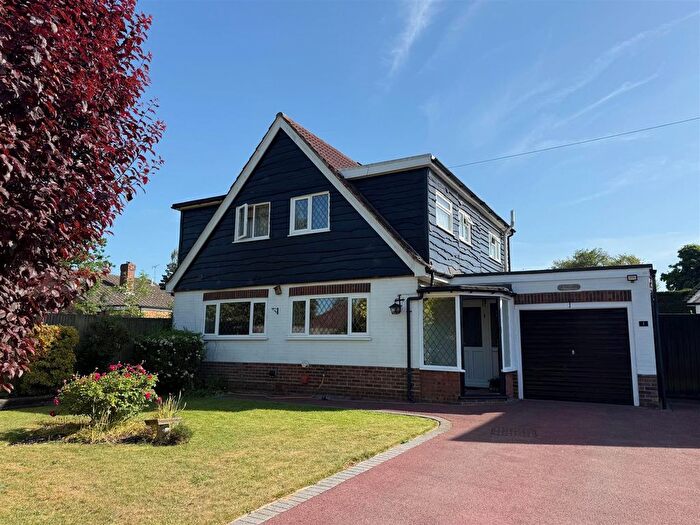 3 Bedroom Detached House For Sale In Derby Close, Hildenborough, TN11
