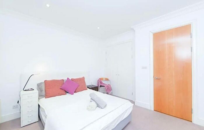 2 Bedroom Apartment To Rent In Shearwater Court, Star Place, Wapping, Tower Hill, London Bridge, London, E1W
