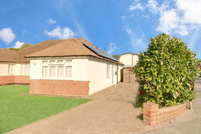 3 Bedroom Semi-Detached Bungalow For Sale In Gillmans Road, Orpington, BR5