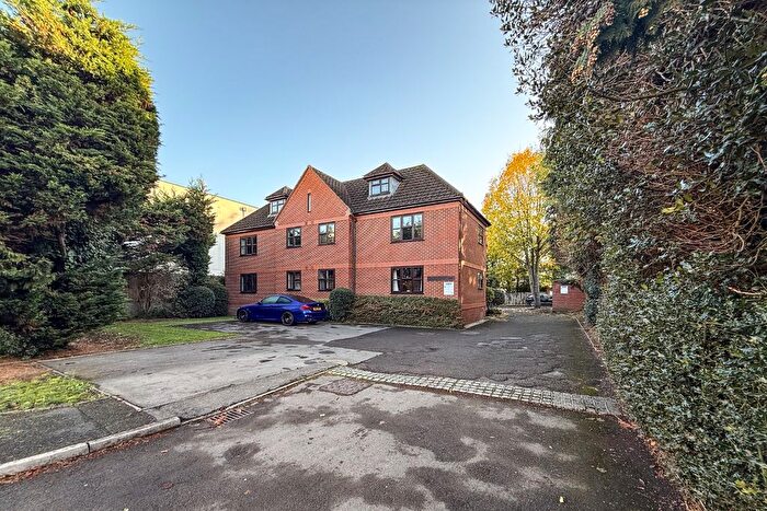 1 Bedroom Flat For Sale In Springfield Court, Oldfield Road, Maidenhead, Berkshire, SL6