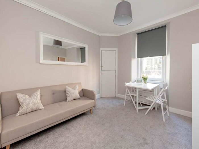 1 Bedroom Flat To Rent In Chalmers Buildings, Fountainbridge, Edinburgh, EH3