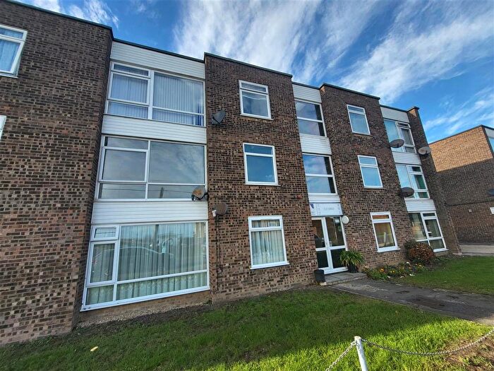 2 Bedroom Flat For Sale In Eastern Esplanade, Canvey Island, SS8