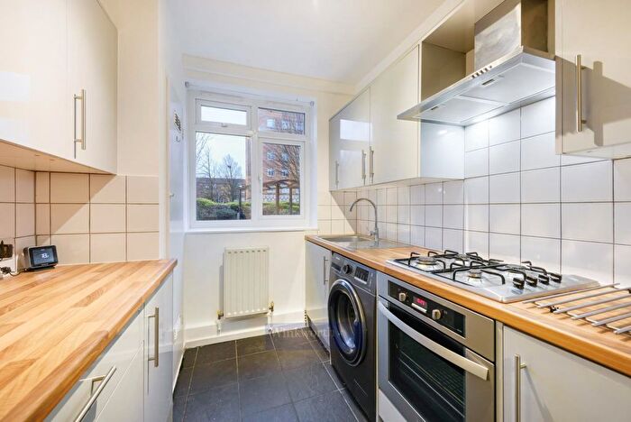 2 Bedroom Flat To Rent In Abbey Close, SW8