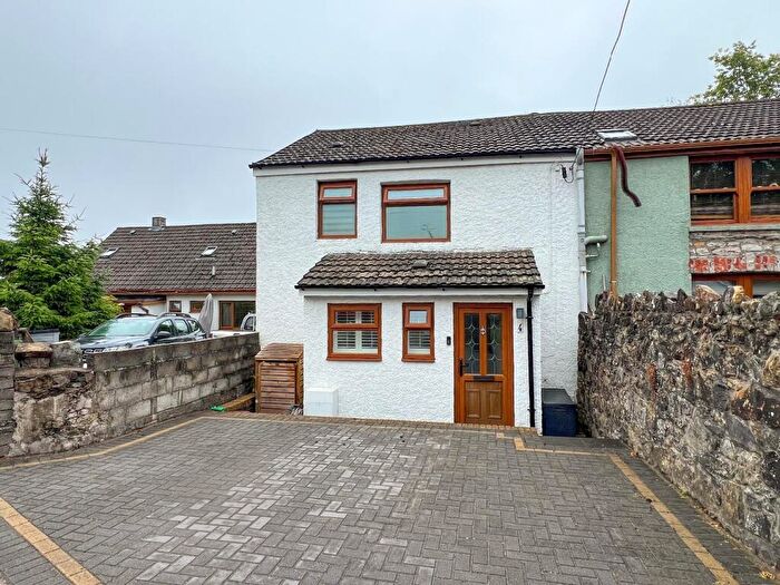 2 Bedroom Cottage For Sale In Heol Ty'n Y Garn, Pen-Y-Fai, Bridgend, CF31