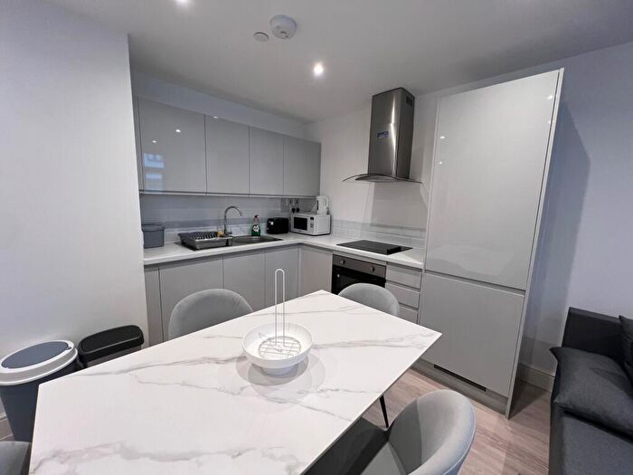 1 Bedroom Flat To Rent In Sloane House, New Street, Aylesbury, HP20