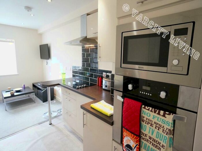 1 Bedroom Flat To Rent In High Street, Bangor, Gwynedd, LL57