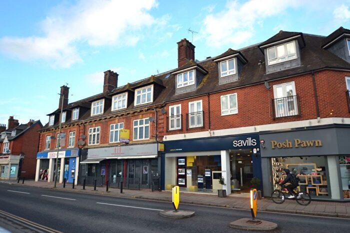 3 Bedroom Flat To Rent In Queens Road, Weybridge, KT13