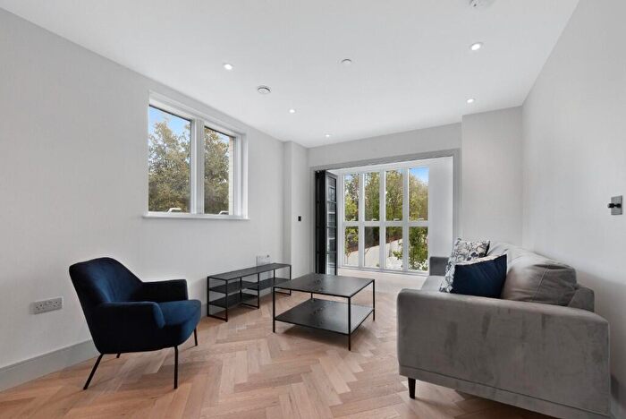 1 Bedroom Flat To Rent In Clifton Mansions, Park Avenue, London, NW2