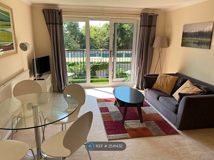 2 Bedroom Flat To Rent In The Firs, Oxford, OX2