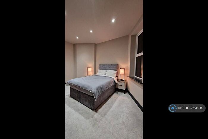 3 Bedroom Flat To Rent In Gibson House, Wallasey, CH44