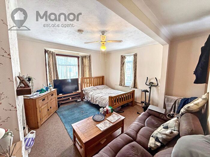 2 Bedroom Maisonette For Sale In Church Road, Manor Park, E12