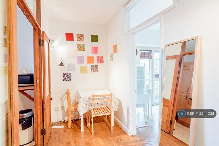 3 Bedroom Flat To Rent In Harrington House, London, NW1