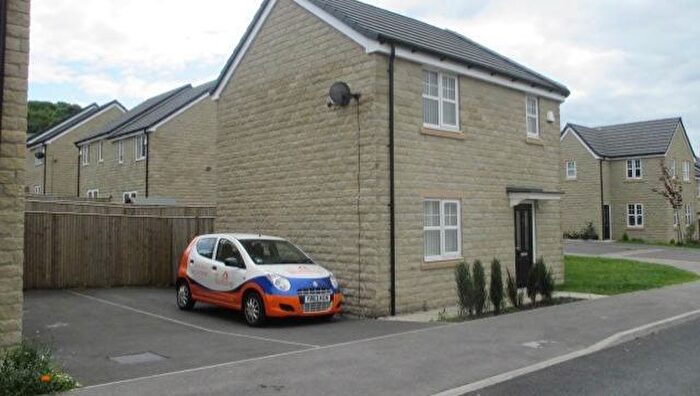 3 Bedroom Semi Detached House To Rent In Woodend Crescent, Shipley, BD18