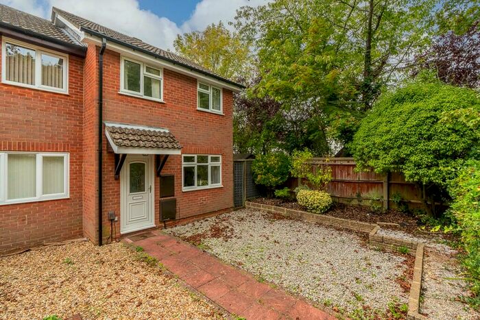 2 Bedroom End Of Terrace House To Rent In Friars Croft, Netley Abbey, SO31