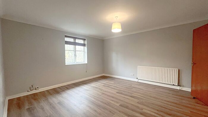 1 Bedroom Flat For Sale In Kingswood Drive, Sutton, SM2