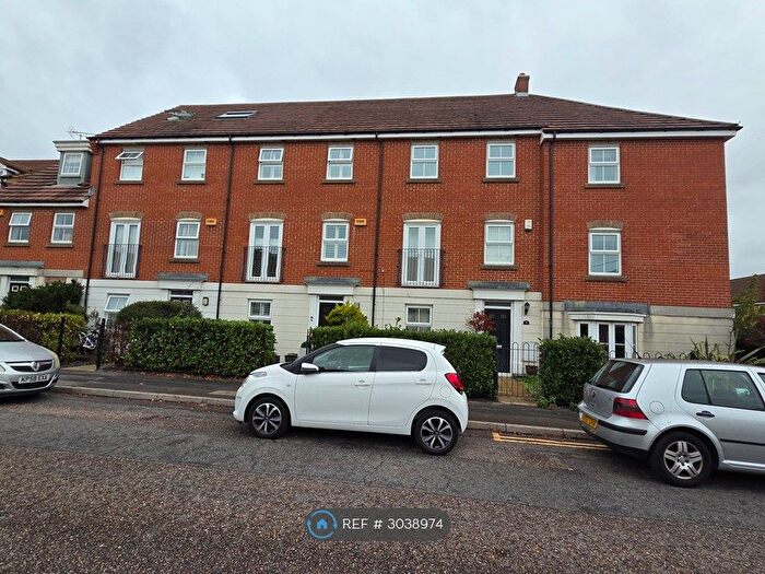 3 Bedroom Terraced House To Rent In Malmesbury Park Road, Bournemouth, BH8