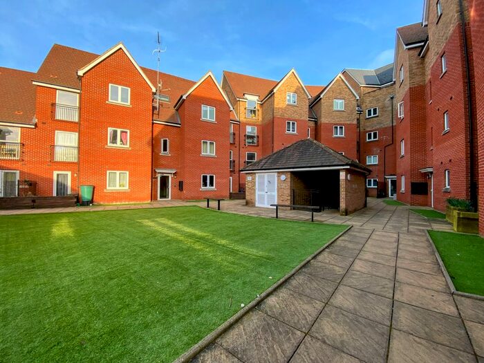 2 Bedroom Flat To Rent In Primrose Hill, Chelmsford, CM1