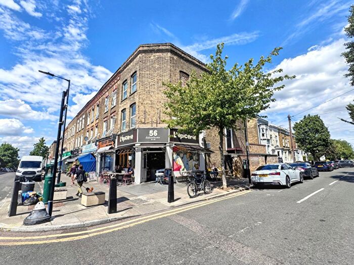 3 Bedroom Flat To Rent In Chatsworth Road, Hackney, E5