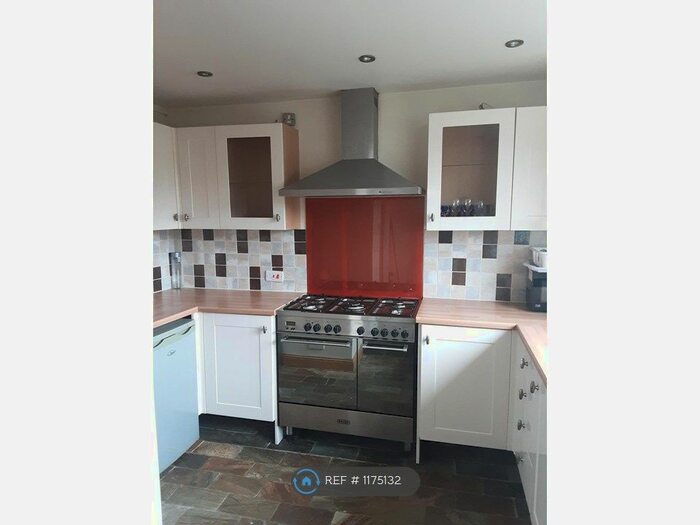 2 Bedroom Flat To Rent In Rainham, Rainham RM13