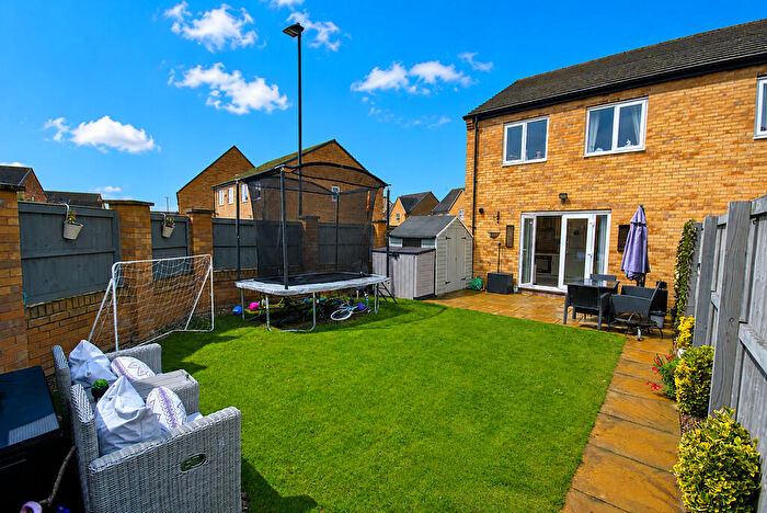 3 Bedroom Semi-Detached House For Sale In Broad Lane, Auckley, Doncaster, DN9