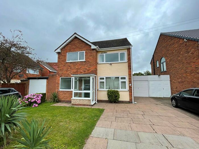 3 Bedroom House To Rent In Peverell Drive, Birmingham, B28