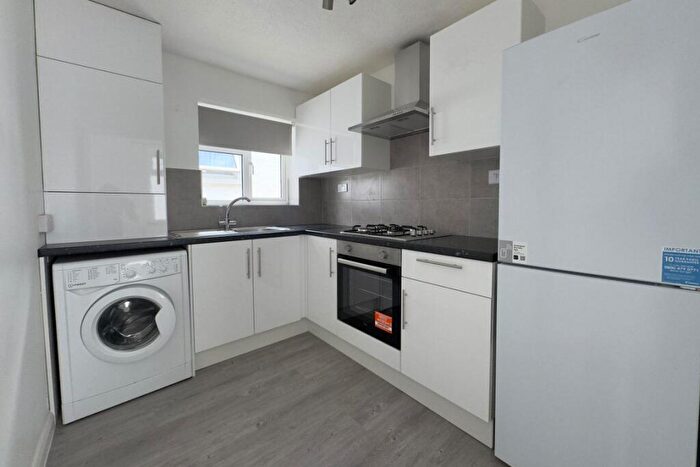 2 Bedroom Maisonette To Rent In Lansdown Avenue, SL1