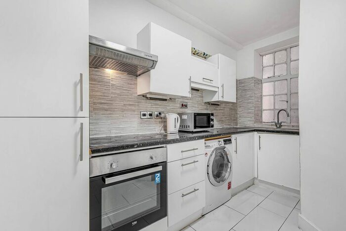 2 Bedroom Flat To Rent In Seymour Street, Marylebone, London, W1H
