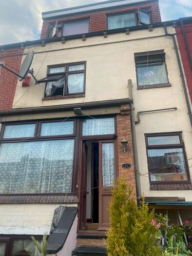 3 Bedroom Terraced House For Sale In St. Hildas Mount, Cross Green, Leeds, LS9