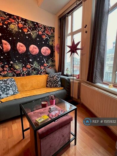 Studio To Rent In Burroughs Parade, London, NW4